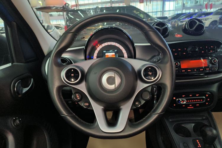 Used smart forfour 2016 1.0L 52 kW Passion Edition
