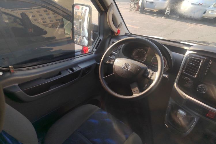 Used Dongfeng Yufeng Yufeng 2021 2.0T Power King Front-Drive Logistics Vehicle Long Wheelbase Mid-Roof Design 6–9 Seats China VI Emission Standard ZD20