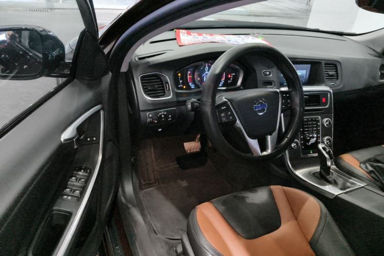 Used Volvo V60 2016 Cross Country T6 AWD