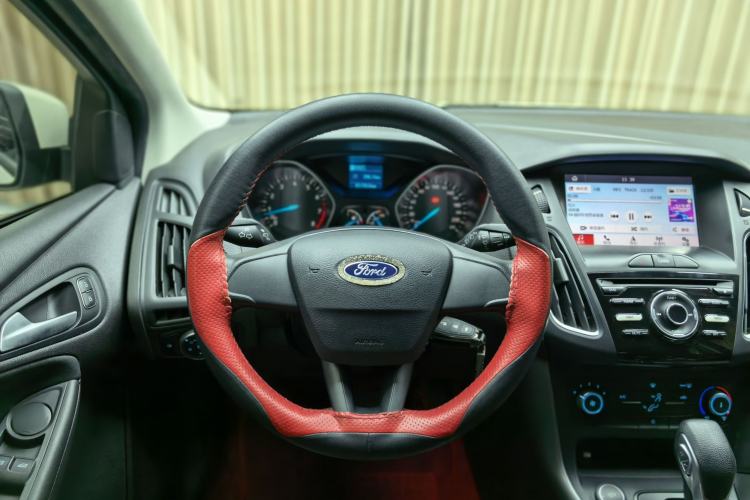 Used Ford Focus 2018 Hatchback Classic 1.6L Automatic Comfort Plus SmartDrive Edition
