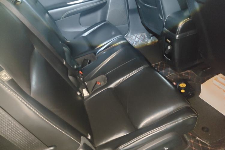 Used Dodge Journey 2013 2.4L Two-Wheel Drive Luxury Version Left Rear Seat