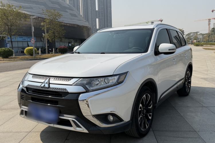 Used Mitsubishi Outlander 2019 2.0L Two-Wheel Drive Comfort Edition 5 Seats China VI Standard