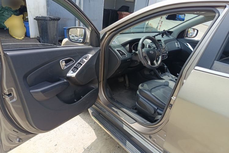 Used Hyundai ix35 2010 2.0L Automatic Two-Wheel Drive Elite Edition GLS Driver Seat