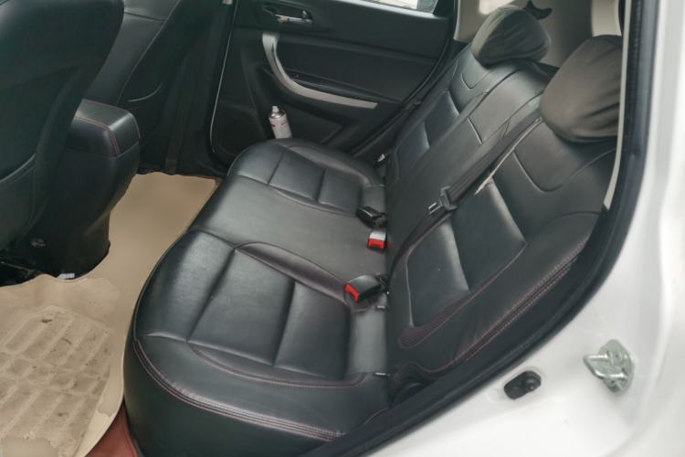 Used CHANGAN CS35 2015 1.6L Automatic Luxury Model China IV Standard Interior 4