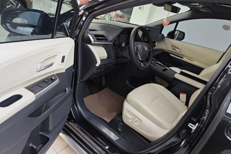 Used Toyota Granvia 2024 2.5L Hybrid Prestige ULTRA Edition
