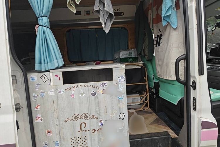 Used SAIC MAXUS Xintu V90 2022 2.0T Automatic Zhiyun King Rear-Drive Long Wheelbase High-Roof Design with Single Rear Tire—6/7 Seater
