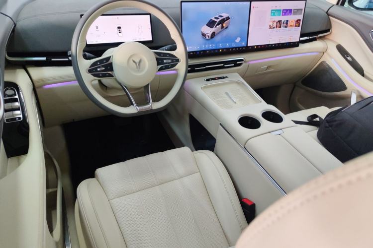 Used VOYAH Dream 2025 EV Four-Wheel Drive Flagship Kunpeng Edition