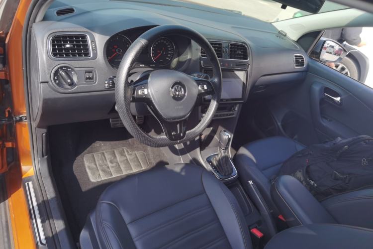 Used Volkswagen Polo 2014 1.6L Cross Polo Automatic Center Console