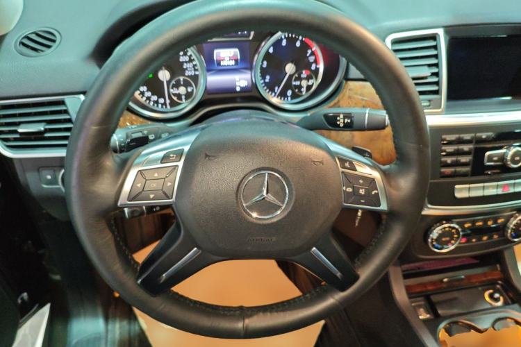 Used Mercedes-Benz M-Class 2015 ML 400 4MATIC Dynamic Model

