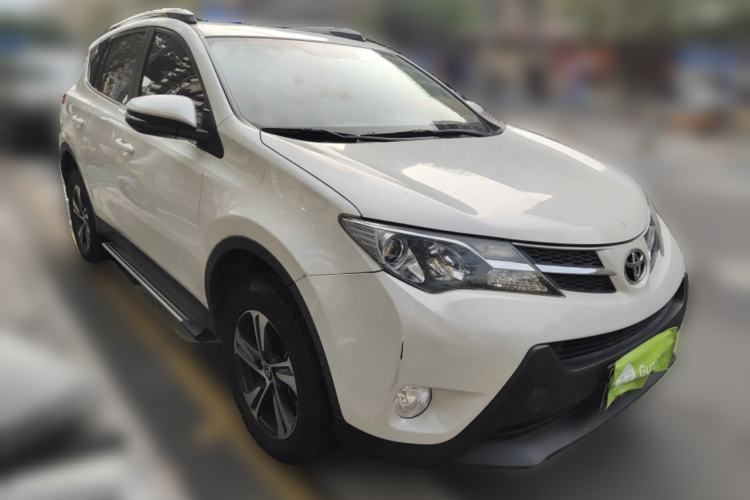 Used Toyota RAV4 2015 2.0L CVT Two-Wheel Drive Fashion Edition Front Right 45 Deg