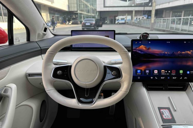 Used Hima Luxeed S7 2025 785 km Ultra