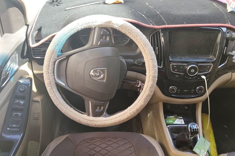 Used Baojun 730 2014 1.5L manual luxury trim 7 seats