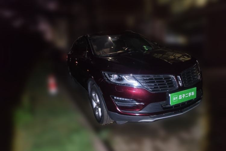 Used Lincoln MKC 2017 2.0T Two-Wheel Drive Deluxe Edition Front Right 45 Deg