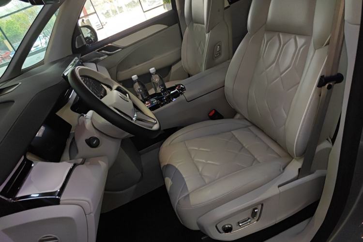 Used Volvo EM90 2025 Ultra Six-Seater