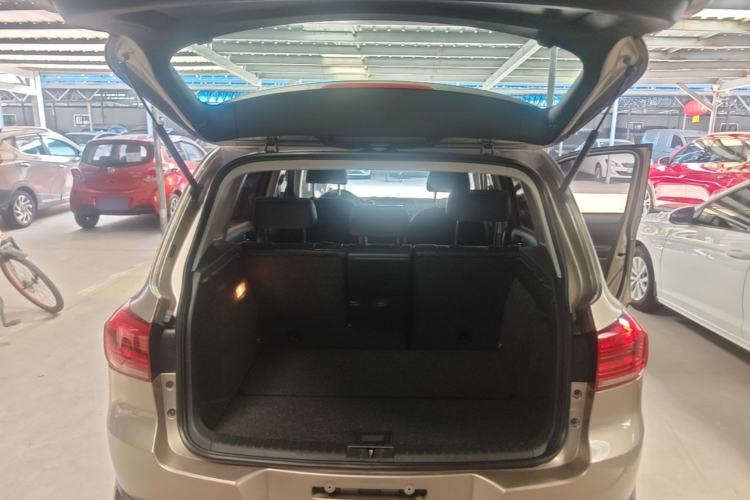 Used Volkswagen Tiguan 2016 300TSI Manual Two-Wheel Drive Trend Edition Trunk