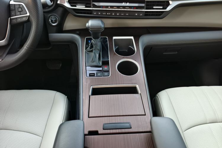 Used Toyota Granvia 2024 2.5L Hybrid Comfort Edition