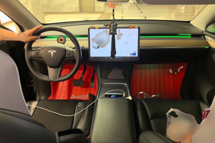 Used Tesla Model Y 2021 Standard Range Rear-Wheel Drive Version Center Console