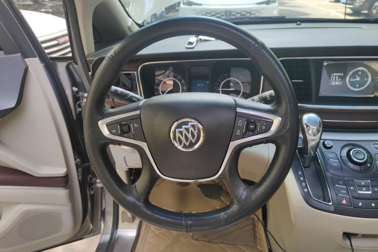 Used Buick GL8 2018 28T Luxury Model China VI Standard Steering Wheel