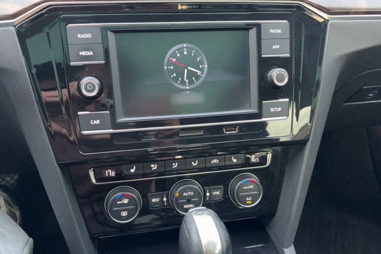 Used Volkswagen Magotan 2017 330TSI DSG Luxury Model Audio And AC Panel