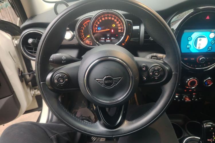 Used MINI 2018 1.5T ONE PLUS Five-Door Edition Steering Wheel