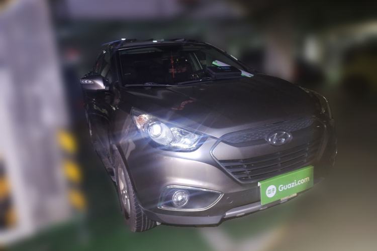 Used Hyundai ix35 2012 2.0L Automatic Two-Wheel Drive New Edition GL Front Right 45 Deg