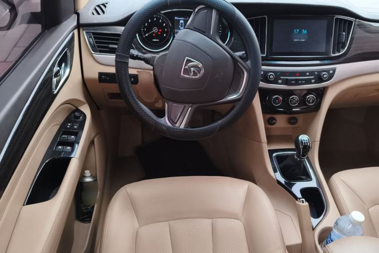 Used Baojun 730 2016 1.5L Manual Comfort Version 7 Seats China V Emission Standard Steering Wheel