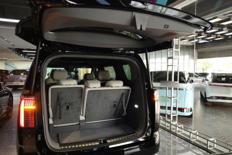 Used Zeekr 009 2024 7-Seater Walk-Through Version Four-Wheel Drive 108 kWh Trunk