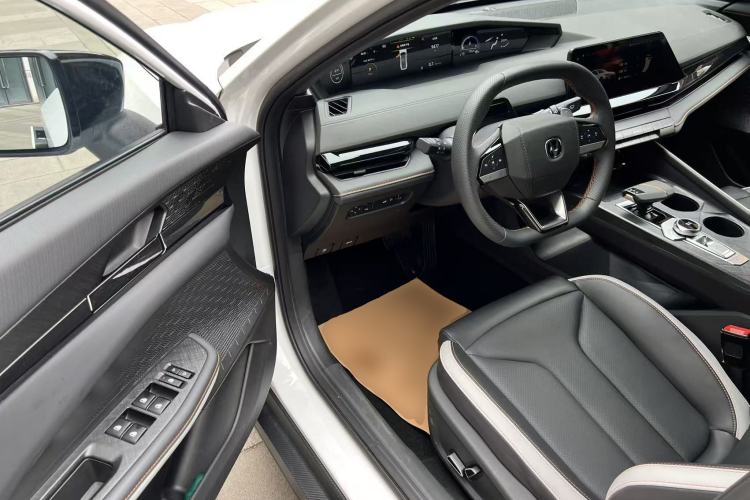 Used CHANGAN UNI-V 2023 1.5T Prestige Model
