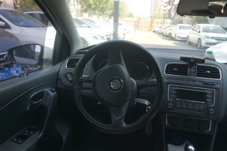 Used Volkswagen Polo 2014 1.4L Automatic Comfort Edition Steering Wheel