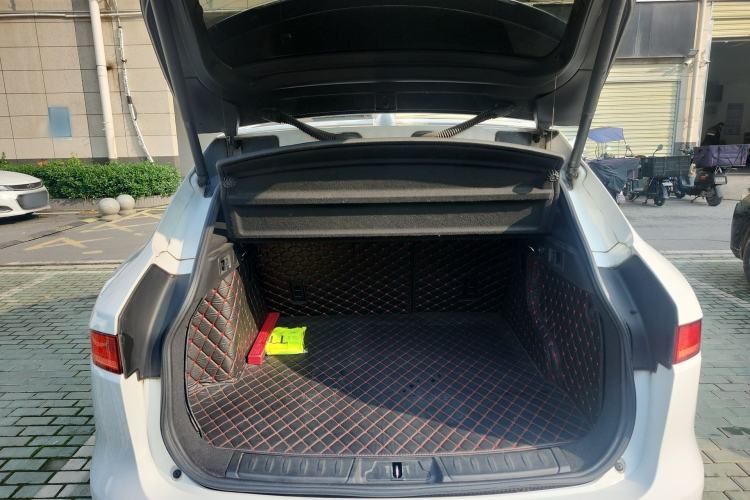 Used Jaguar F-PACE 2018 Restyled 2.0T All-Wheel-Drive R-Sport Sport Edition Trunk