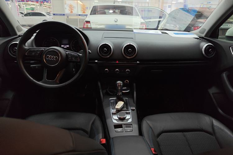 Used Audi A3 2020 Limousine 35 TFSI Fashion Edition China VI Emission Standard Center Console