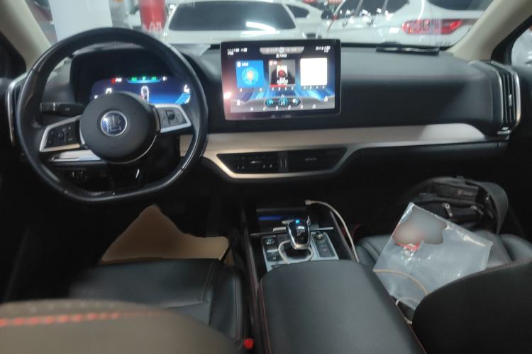 Used BYD Tang New Energy 2018 DM 2.0T All-Wheel Drive Smart Connect & Enjoyment Model 7 Seats China V Emission Standard Center Console