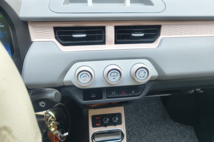 Used Chery QQ Ice Cream 2022 120km Conical Shape Lithium Iron Phosphate Audio And AC Panel