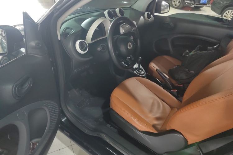 Used smart fortwo 2015 1.0L 52 kW hardtop Dynamic version Driver Seat