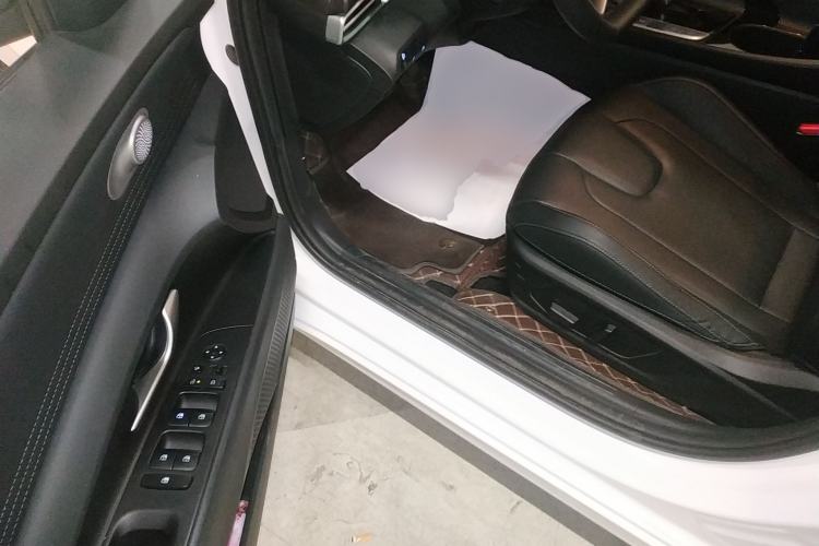 Used Hyundai Elantra 2023 1.5L CVT LUX Prestige Edition
