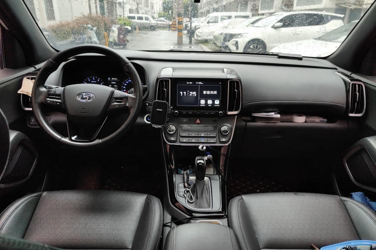 Used Hyundai ix35 2019 1.4T DCT Two-Wheel Drive Smart & Enjoyment Version China V Standard Center Console