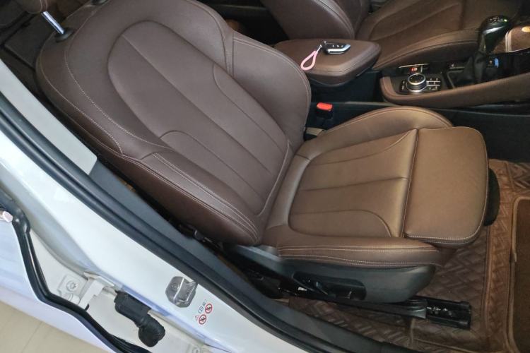 Used BMW X1 2018 xDrive20Li Luxury Edition Right Front Seat