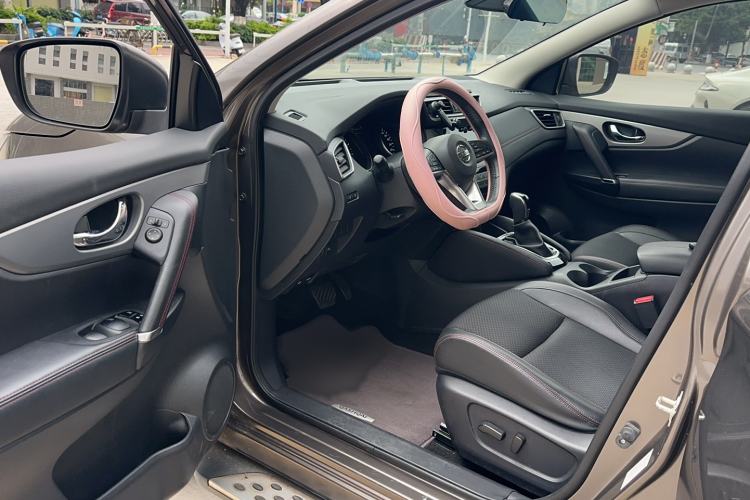 Used Nissan Qashqai 2019 2.0L CVT Luxury Edition Driver Seat