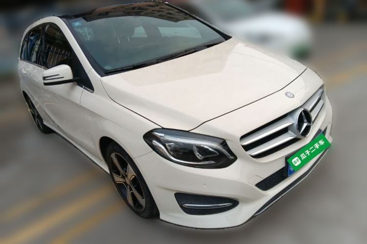 Used Mercedes-Benz B-Class 2015 B 200 Fashion Model Front Right 45 Deg