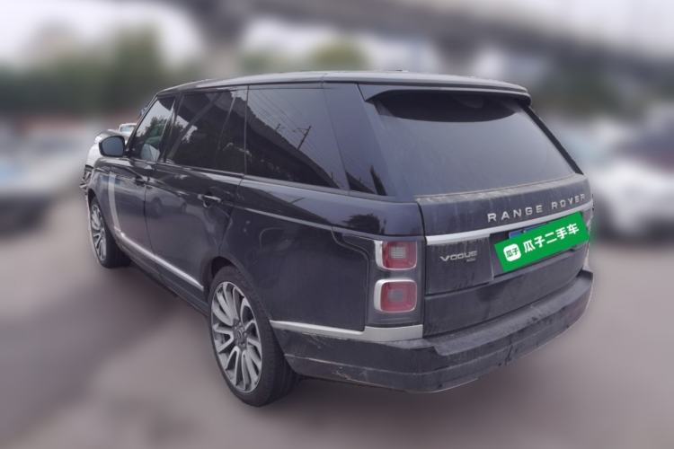 Used Land Rover Range 2022 3.0 L6 400 PS Classic Extended Version
