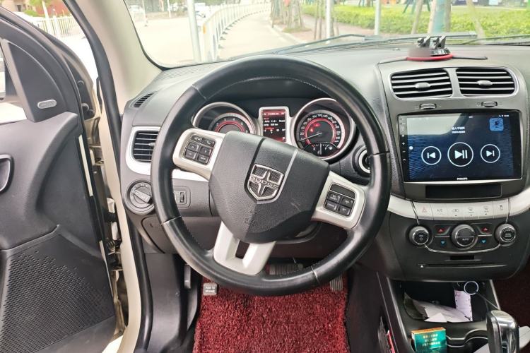 Used Dodge Journey 2013 2.4L Two-Wheel Drive Luxury Version
