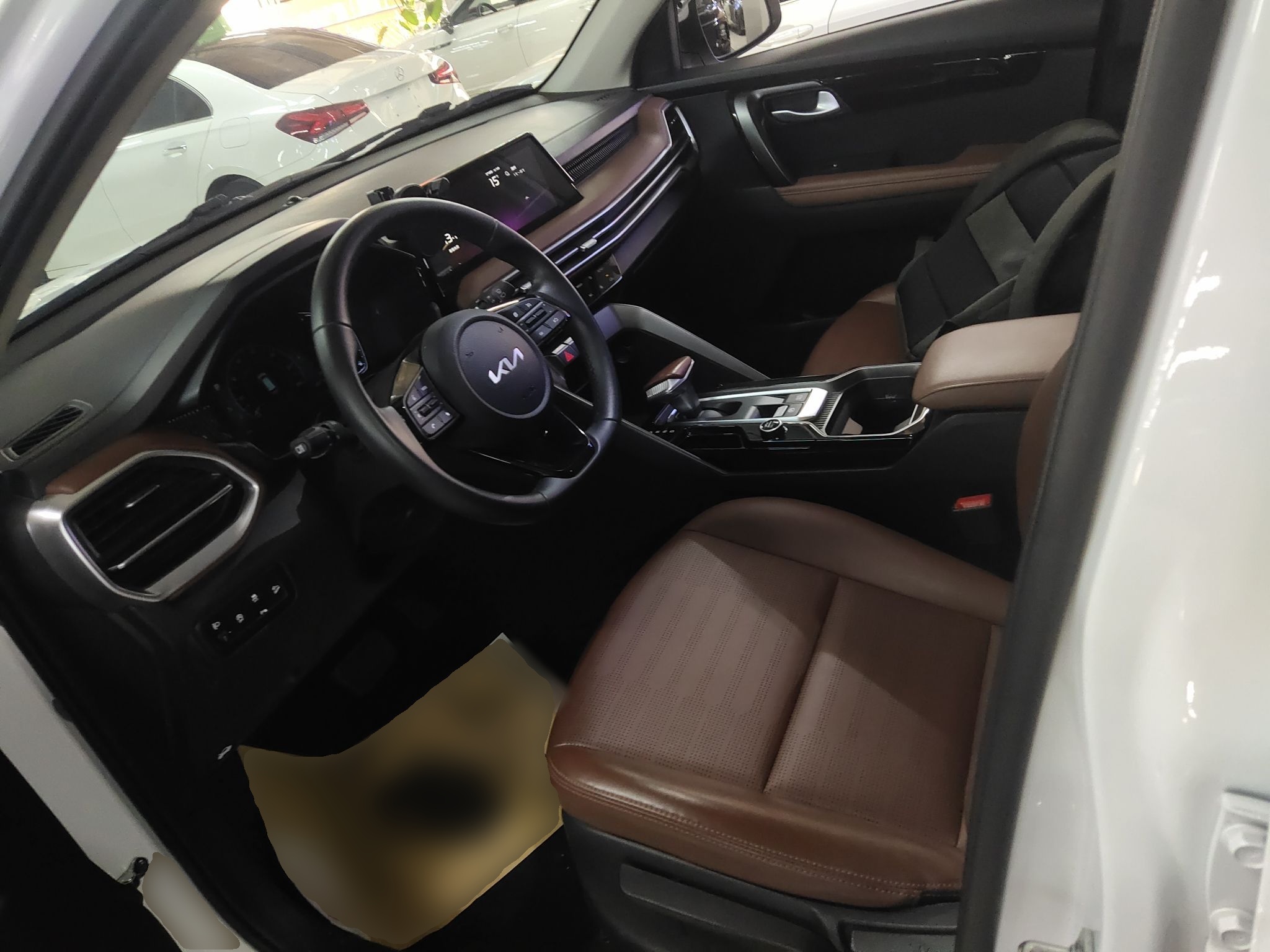 Переднее сиденье в автомобиле