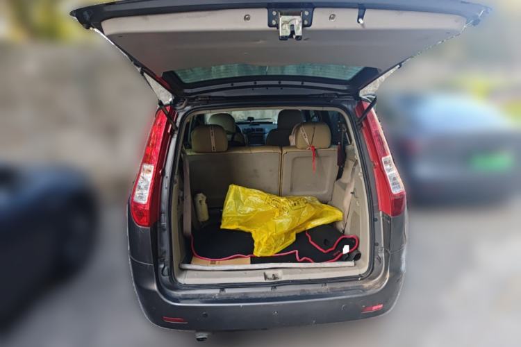 Used Land Fengshang 2011 Deluxe Edition 1.6L Manual 7-Seater Trunk