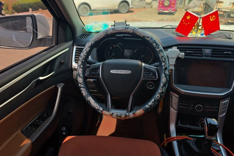 Used SAIC MAXUS T70 2021 2.0T Diesel Manual 4x4 Elite Edition with Long Bed and High Ground Clearance
