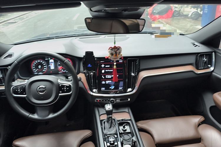 Used Volvo S60 2021 T4 Zhiyuan Luxury Edition Center Console