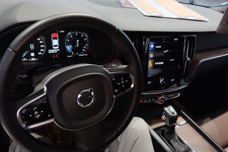 Used Volvo S60 2021 T4 Zhiyuan Luxury Edition Center Console