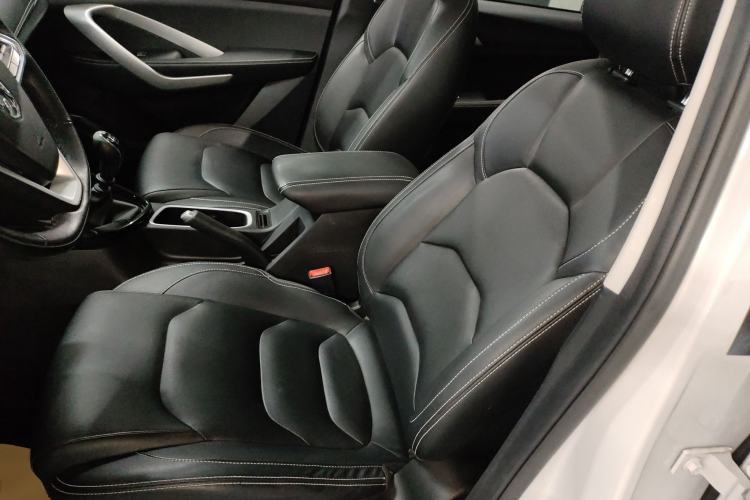 Used Baojun 530 2021 Global Car Anniversary Edition 1.5T Manual Prestige Model 6 Seats
