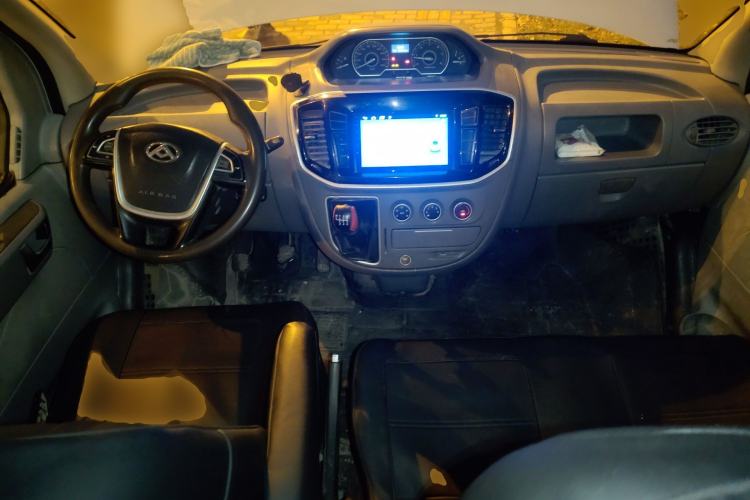 Used SAIC MAXUS Xintu V80 2018 2.5T 6-Speed Manual Aoyuntong Facelifted Short Wheelbase Mid-Height 5-6-Seater Center Console