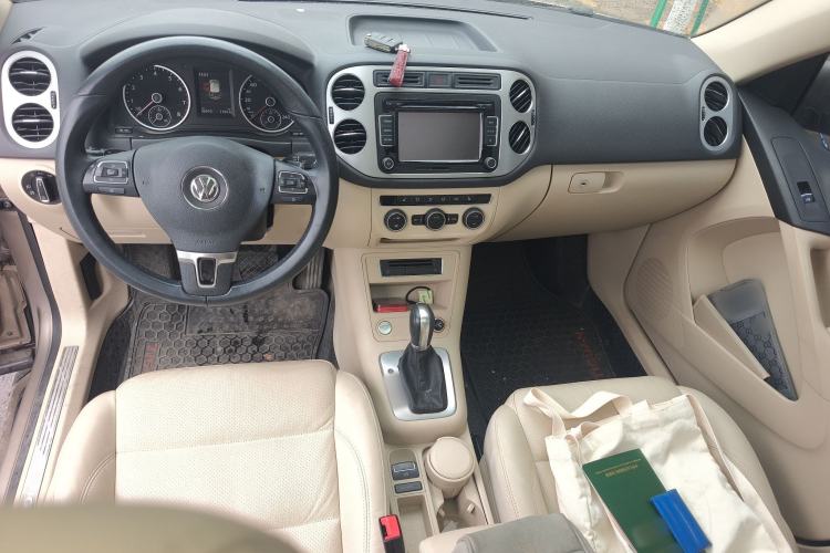 Used Volkswagen Tiguan 2015 1.8TSI Automatic Two-Wheel Drive Luxury Model Center Console