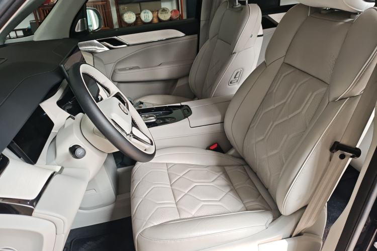 Used Volvo EM90 2025 Ultra Six-Seater